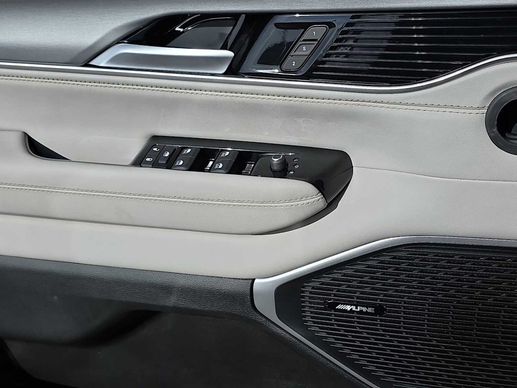 Thumbnail: 2026 Jeep Grand Wagoneer - 27