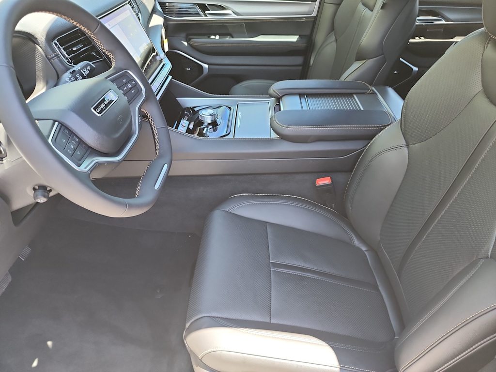 Thumbnail: 2026 Jeep Grand Wagoneer - 11