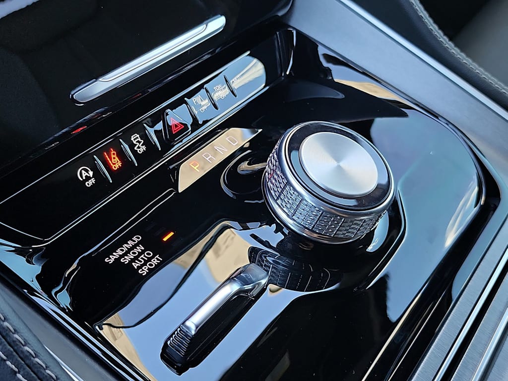 Thumbnail: 2026 Jeep Grand Wagoneer - 25