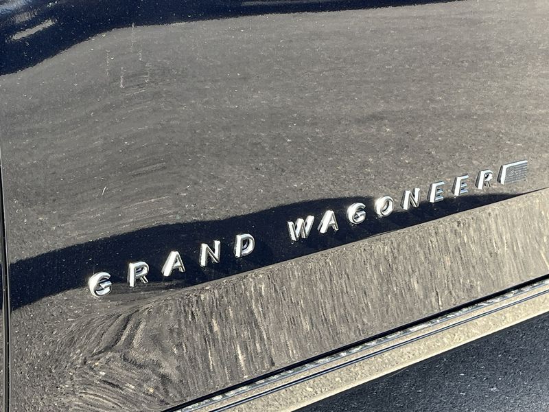 2023 Jeep Grand Wagoneer Series III 8