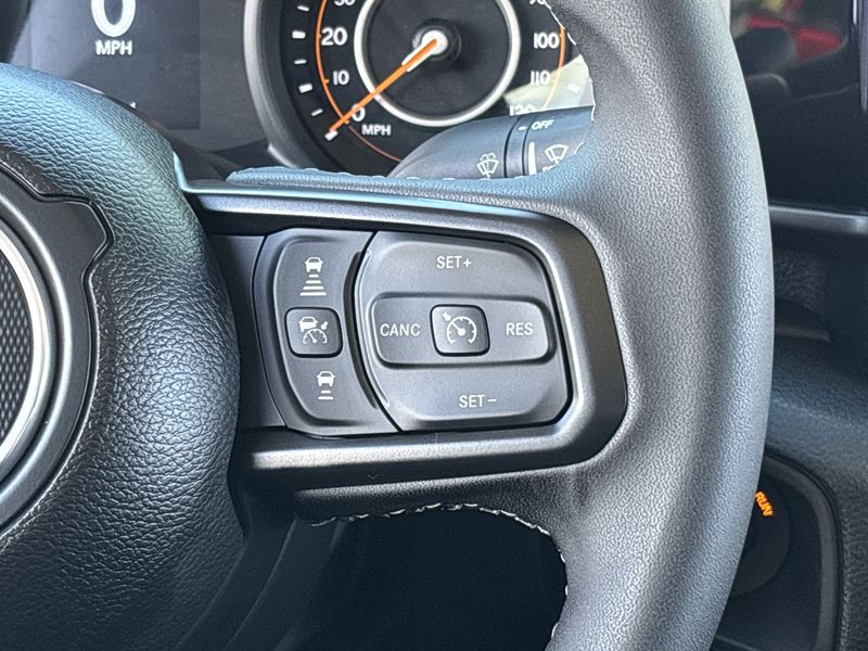 Thumbnail: 2025 Jeep Gladiator - 26