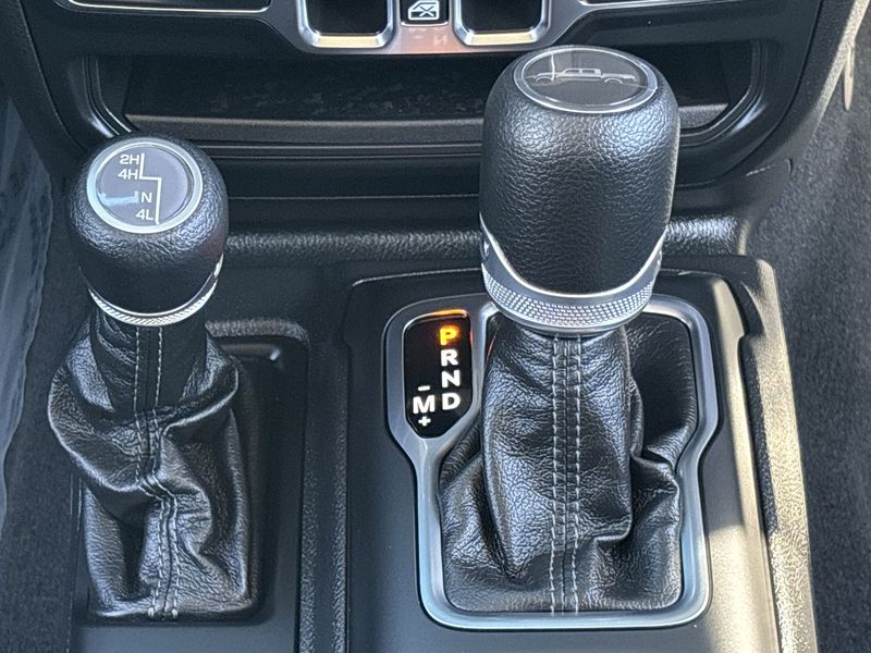 Thumbnail: 2025 Jeep Gladiator - 15