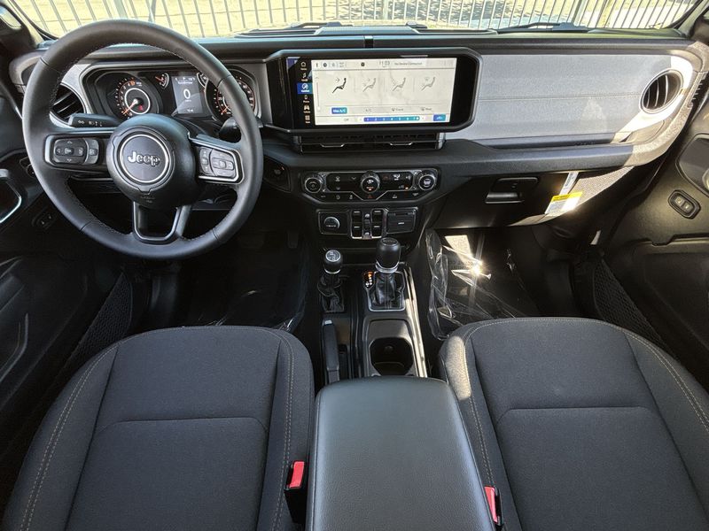 Thumbnail: 2025 Jeep Gladiator - 8