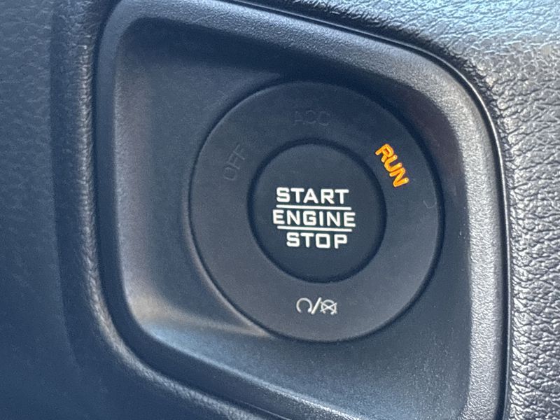 Thumbnail: 2025 Jeep Gladiator - 24