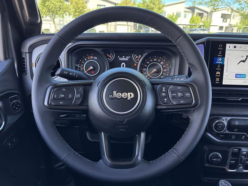 Thumbnail: 2025 Jeep Gladiator - 13