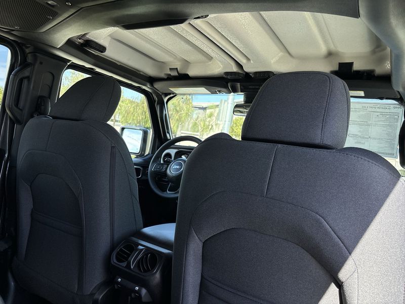 Thumbnail: 2025 Jeep Gladiator - 12