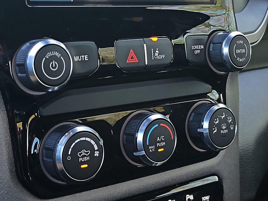 Thumbnail: 2026 RAM 1500 - 28