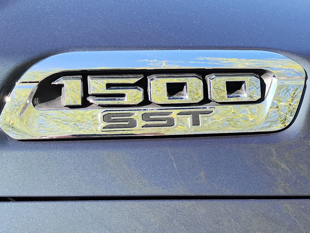 Thumbnail: 2025 RAM 1500 - 18