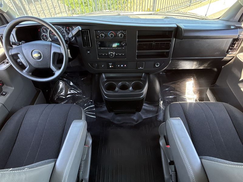 Thumbnail: 2022 Chevrolet Express - 9