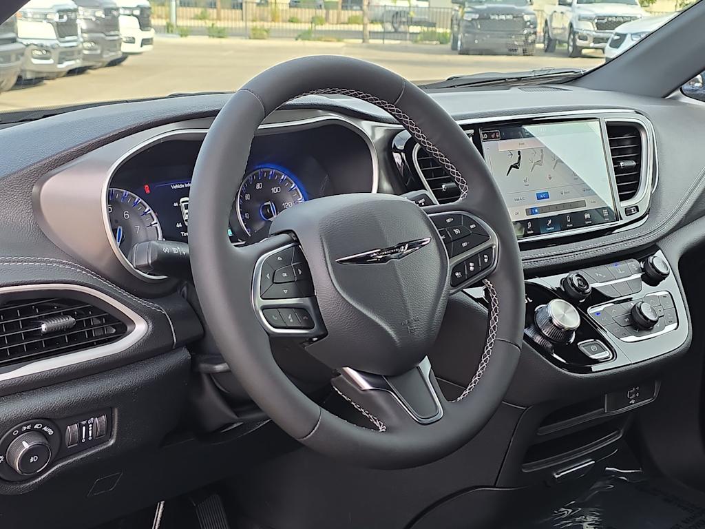 Thumbnail: 2026 Chrysler Pacifica - 2
