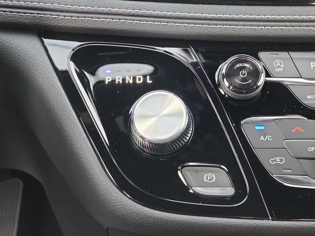 Thumbnail: 2026 Chrysler Pacifica - 16