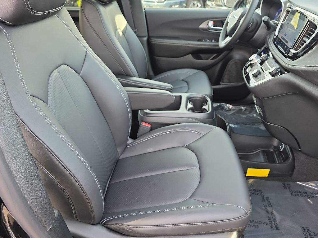 Thumbnail: 2026 Chrysler Pacifica - 12