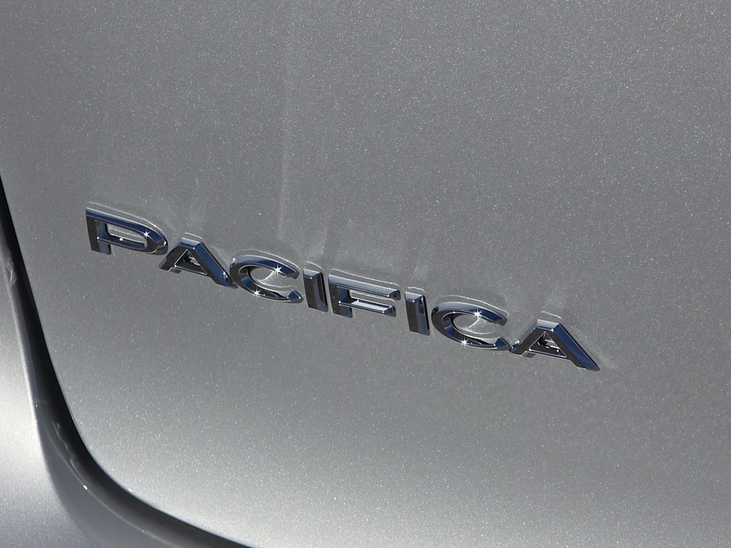 Thumbnail: 2026 Chrysler Pacifica - 7