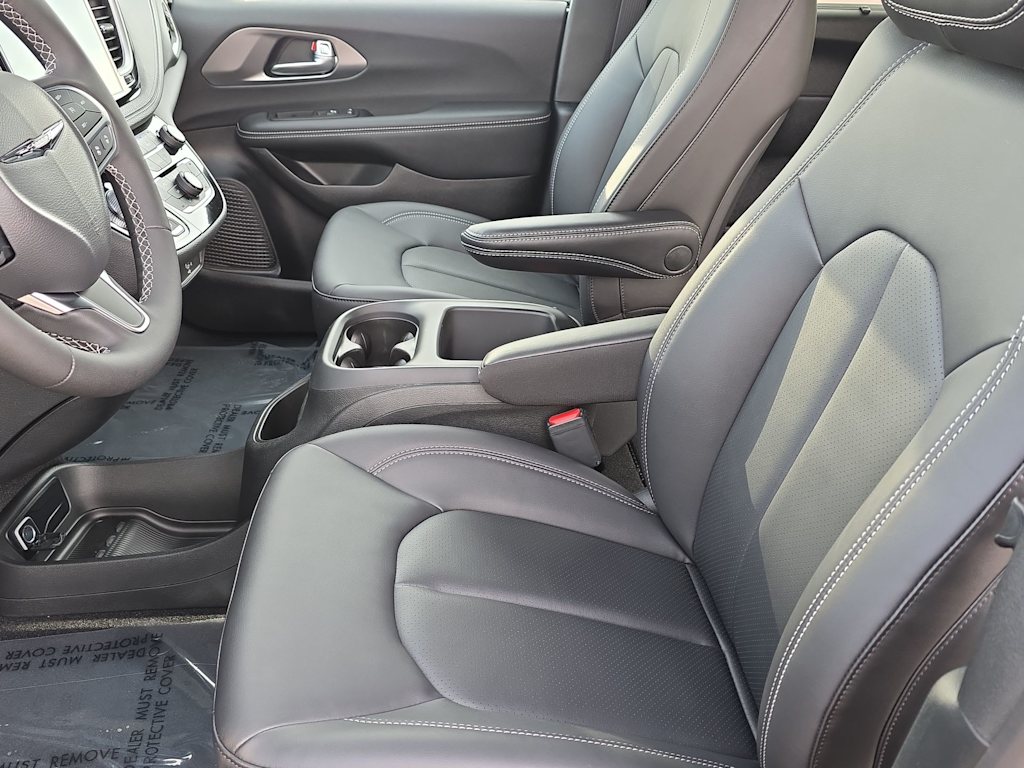 Thumbnail: 2026 Chrysler Pacifica - 11
