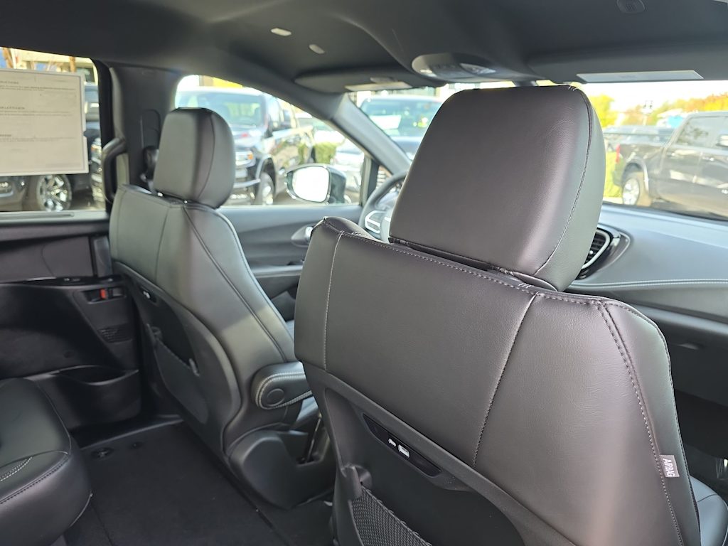 Thumbnail: 2026 Chrysler Pacifica - 13