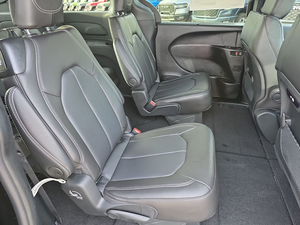 Thumbnail: 2026 Chrysler Pacifica - 23