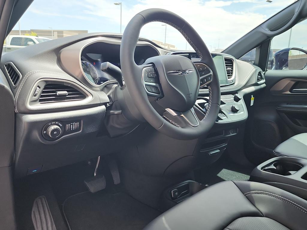Thumbnail: 2026 Chrysler Pacifica - 2