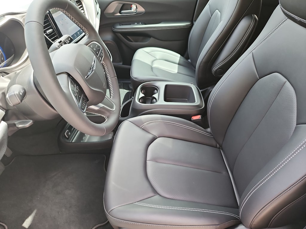 Thumbnail: 2026 Chrysler Pacifica - 11