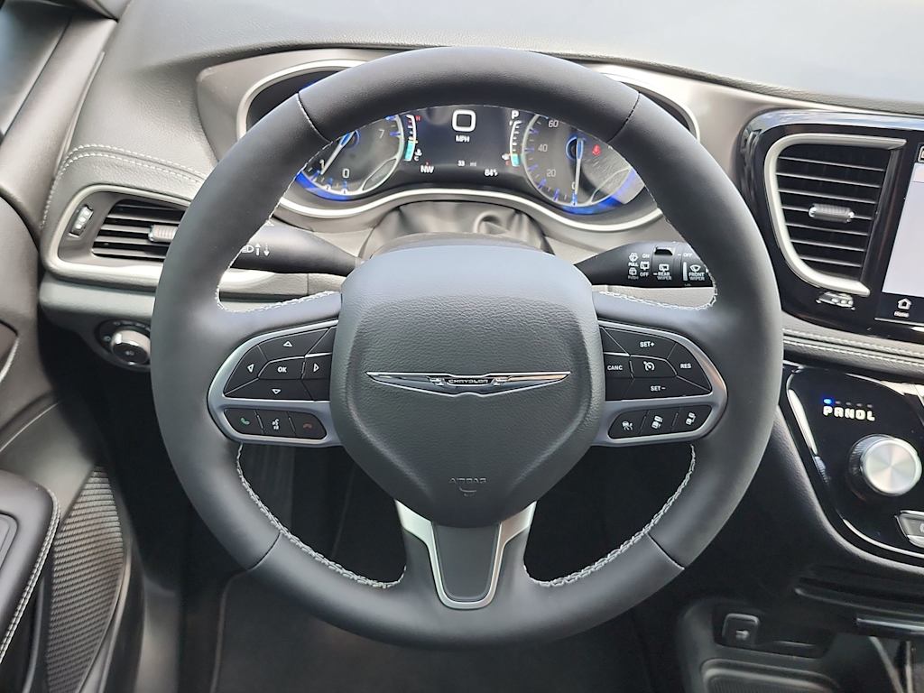 Thumbnail: 2026 Chrysler Pacifica - 13