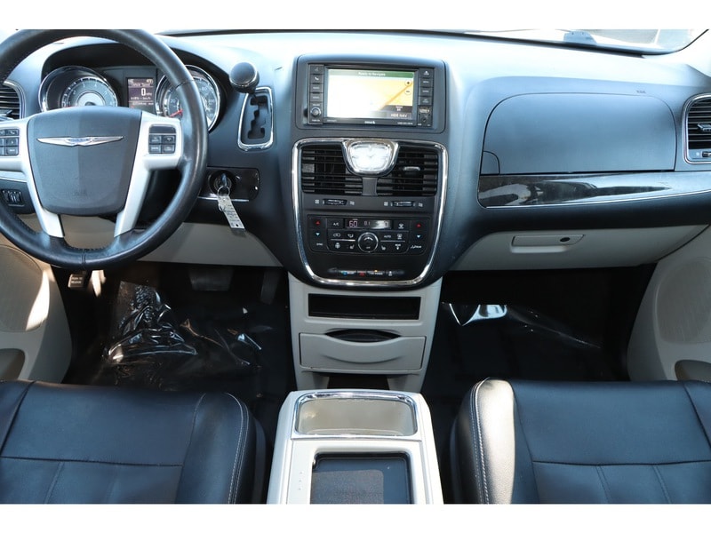 2016 Chrysler Town & Country Touring 10