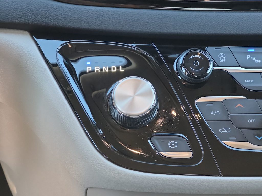 Thumbnail: 2023 Chrysler Pacifica - 16