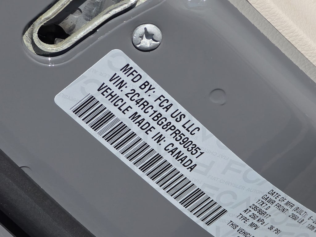 Thumbnail: 2023 Chrysler Pacifica - 25