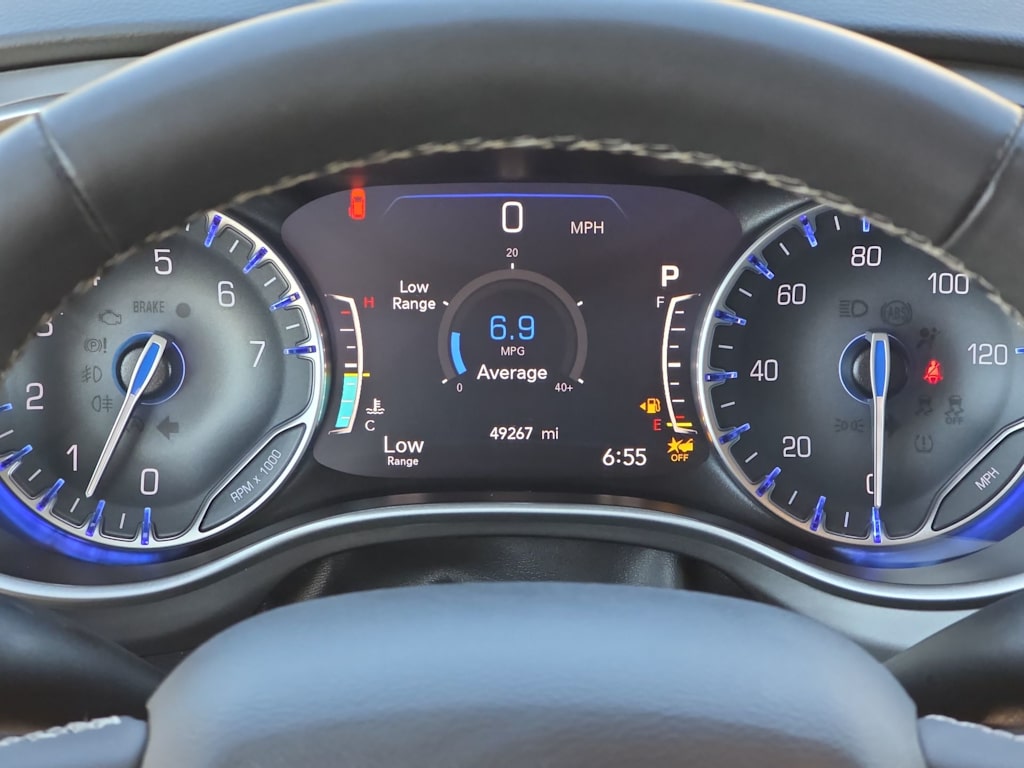 Thumbnail: 2023 Chrysler Pacifica - 17