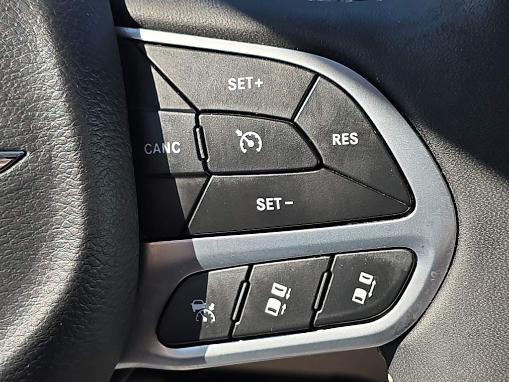 Thumbnail: 2023 Chrysler Pacifica - 28