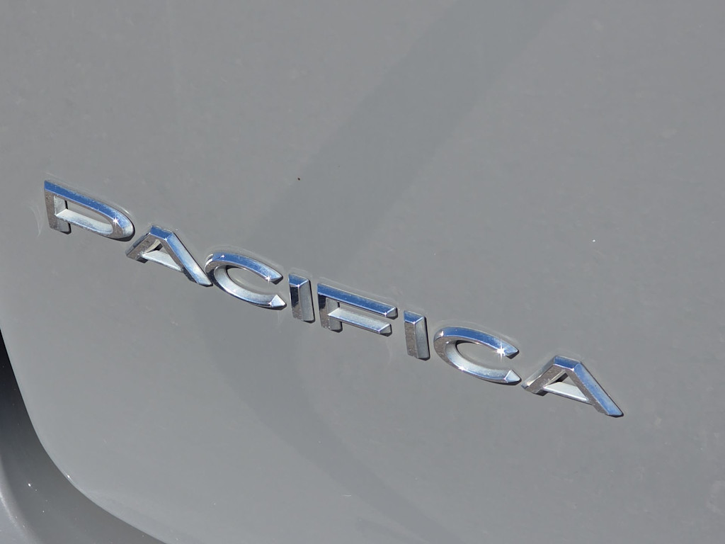 Thumbnail: 2023 Chrysler Pacifica - 7