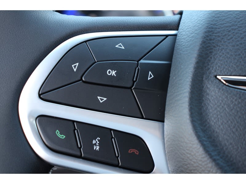 Thumbnail: 2025 Chrysler Pacifica - 32