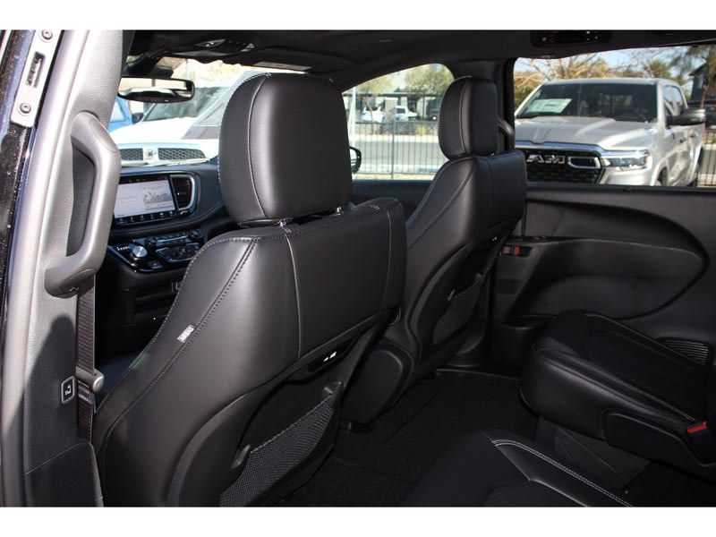 Thumbnail: 2025 Chrysler Pacifica - 13