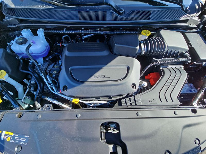 Thumbnail: 2025 Chrysler Pacifica - 9