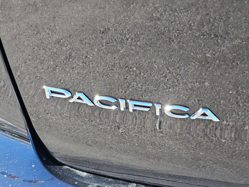 Thumbnail: 2025 Chrysler Pacifica - 7