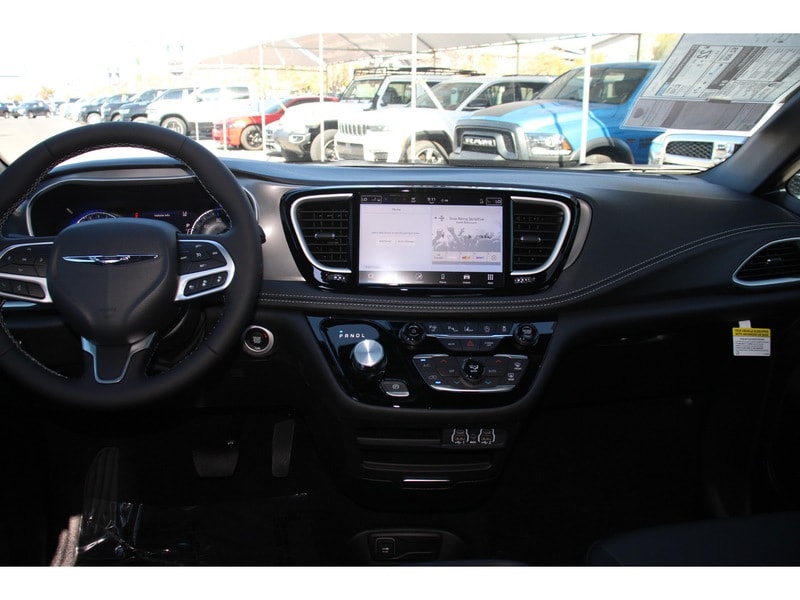 Thumbnail: 2025 Chrysler Pacifica - 10