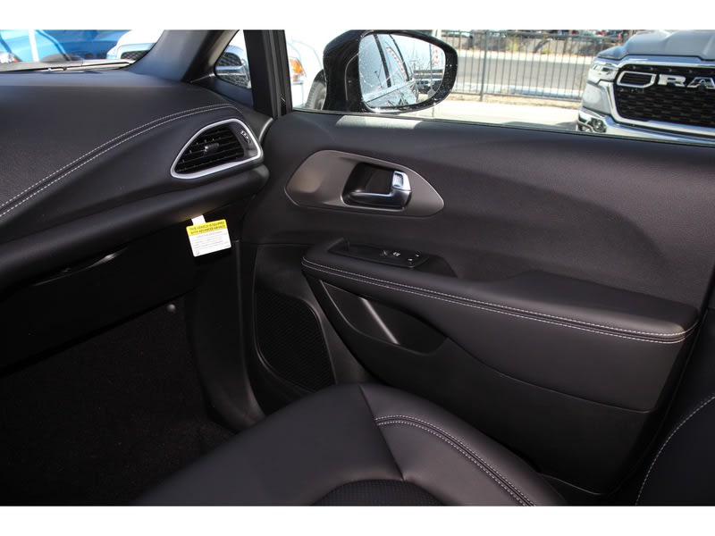 Thumbnail: 2025 Chrysler Pacifica - 24