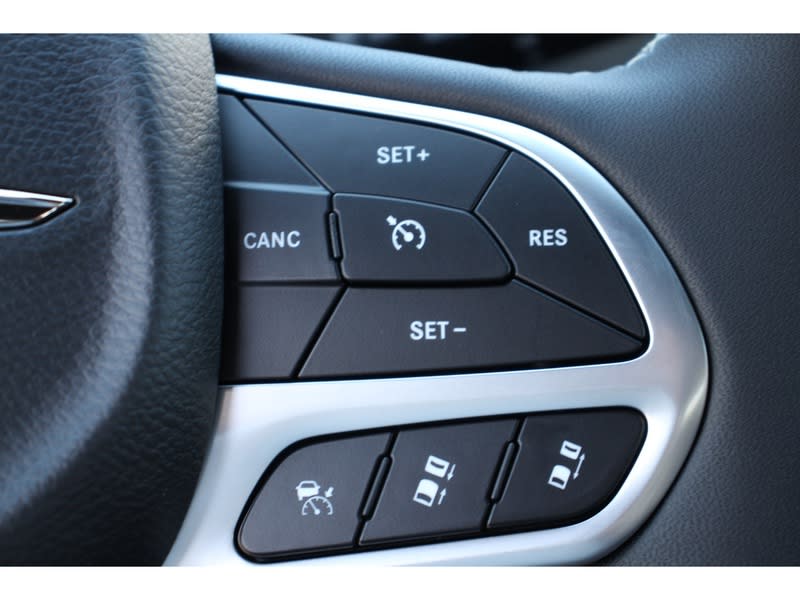 Thumbnail: 2025 Chrysler Pacifica - 31