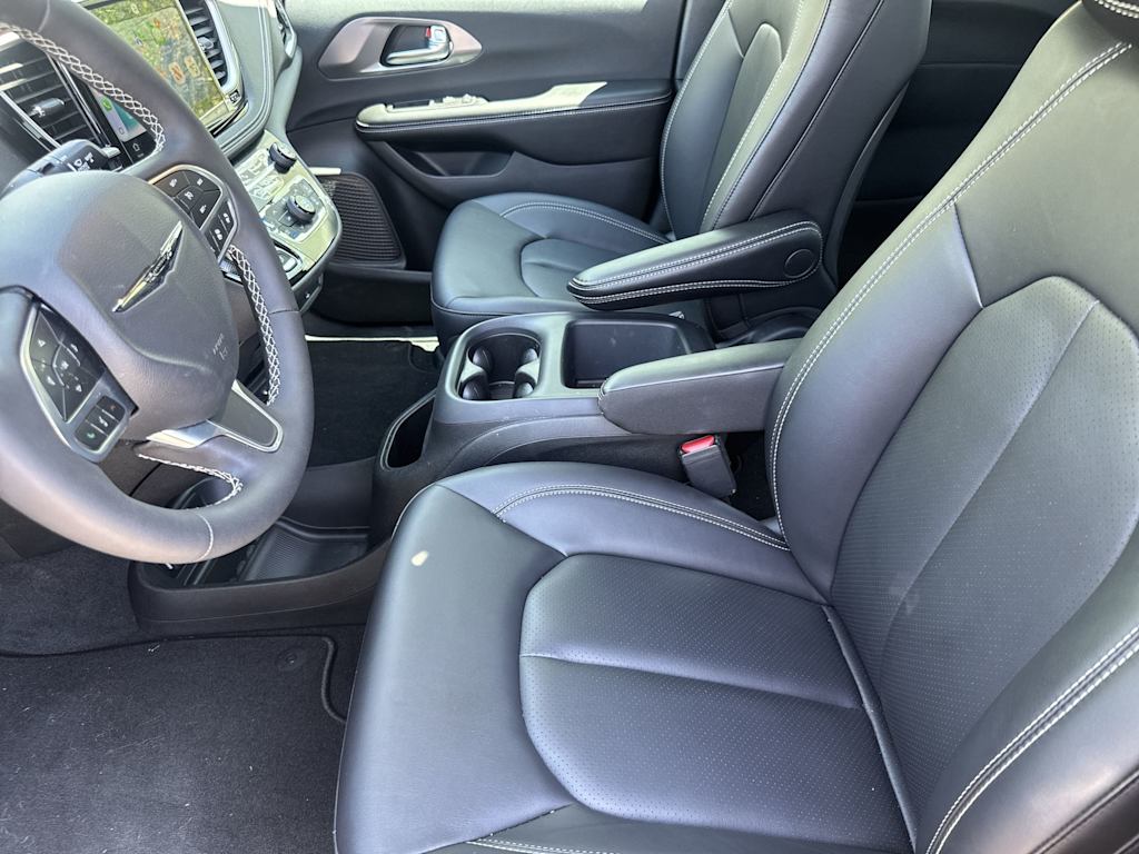 Thumbnail: 2026 Chrysler Pacifica - 10