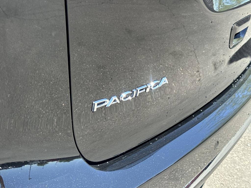 Thumbnail: 2026 Chrysler Pacifica - 6