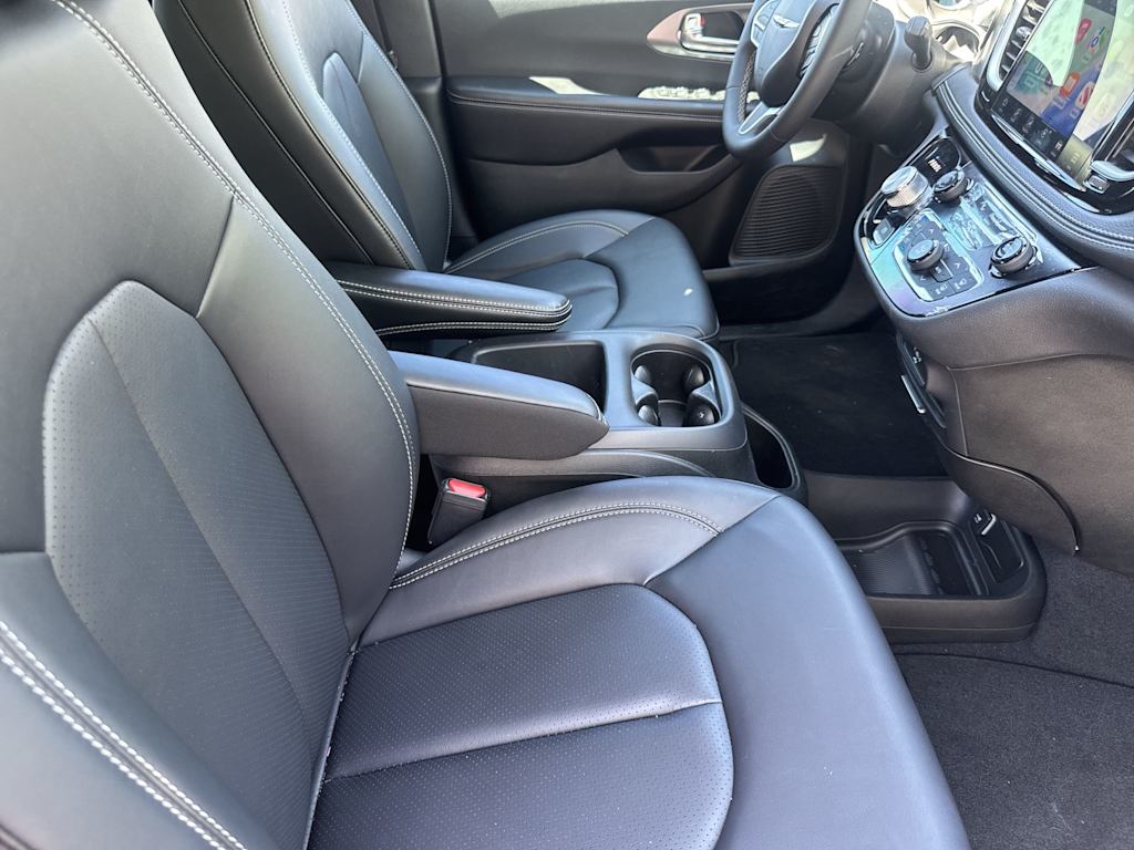 Thumbnail: 2026 Chrysler Pacifica - 21