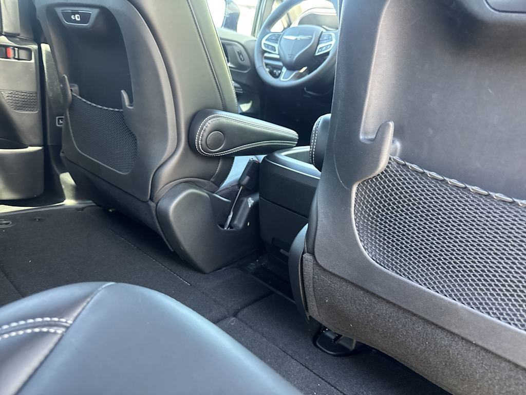 Thumbnail: 2026 Chrysler Pacifica - 14