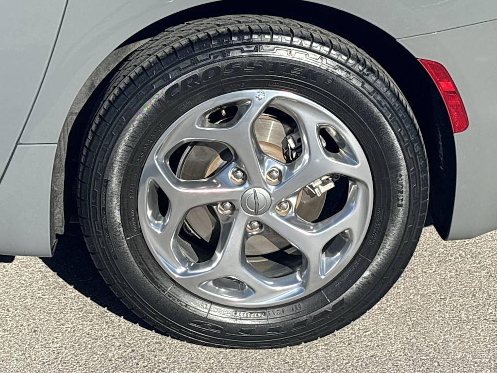 Thumbnail: 2022 Chrysler Pacifica - 8