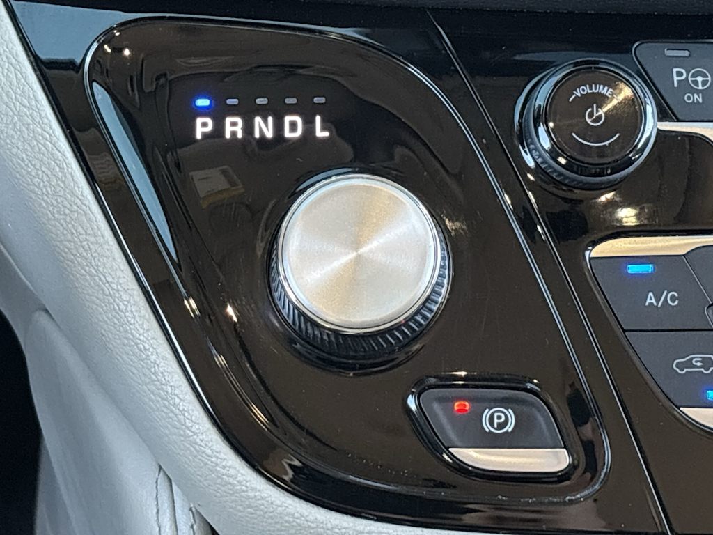 Thumbnail: 2022 Chrysler Pacifica - 23