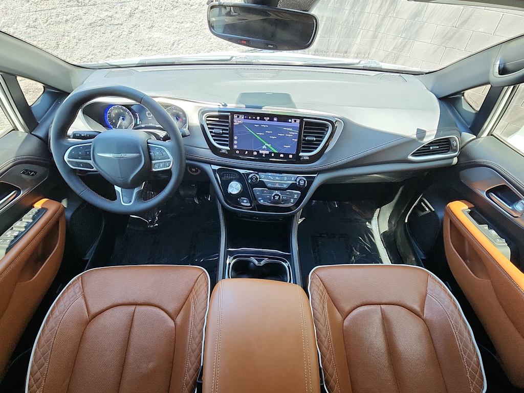 Thumbnail: 2024 Chrysler Pacifica - 10