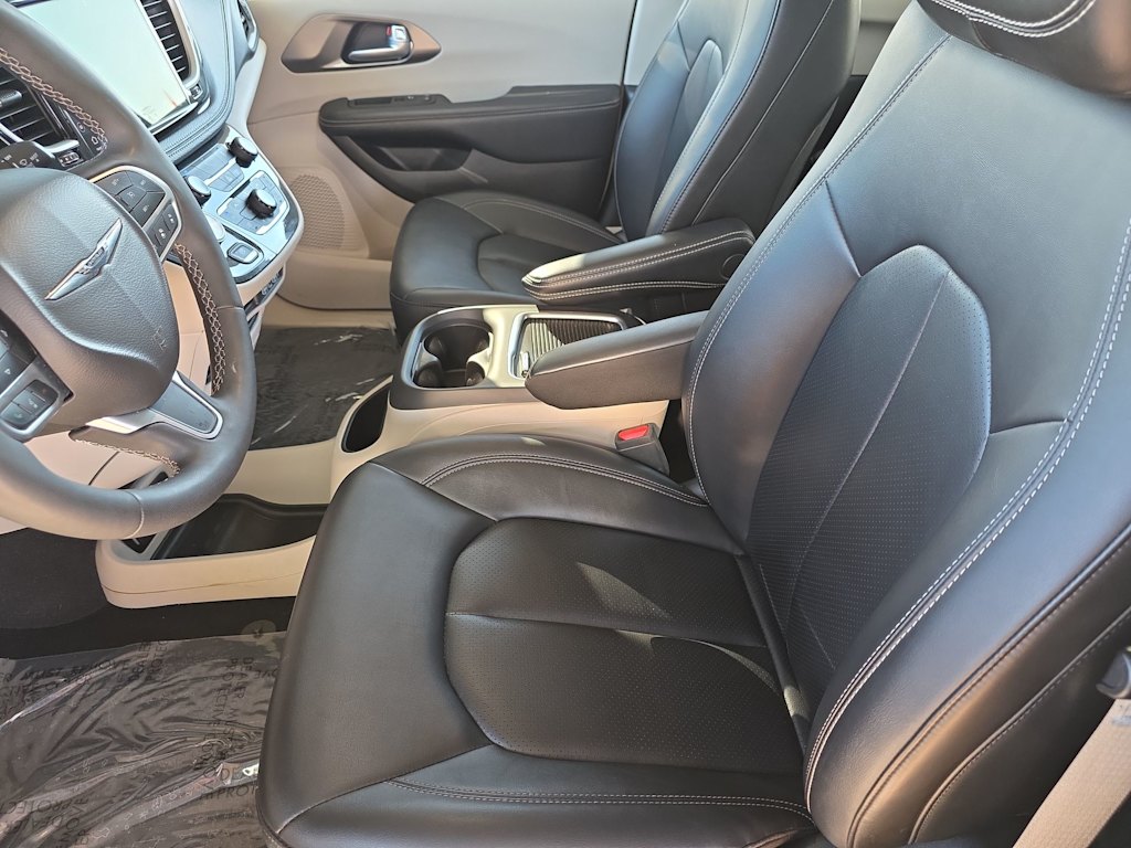 Thumbnail: 2024 Chrysler Pacifica - 11