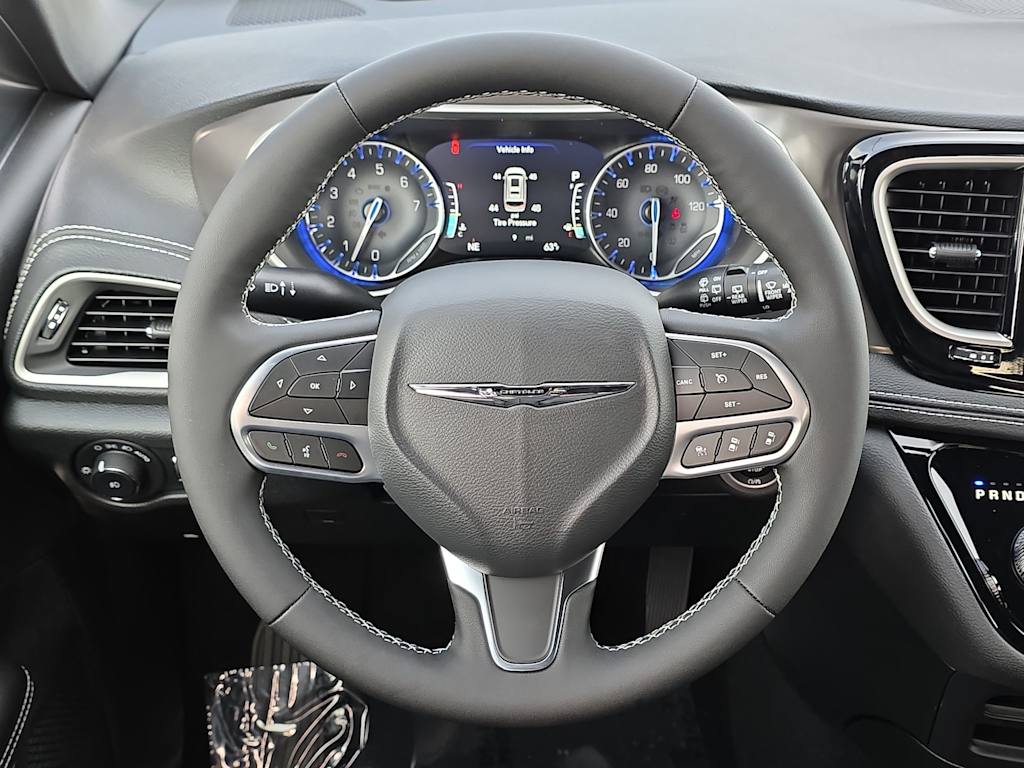 Thumbnail: 2026 Chrysler Pacifica - 14