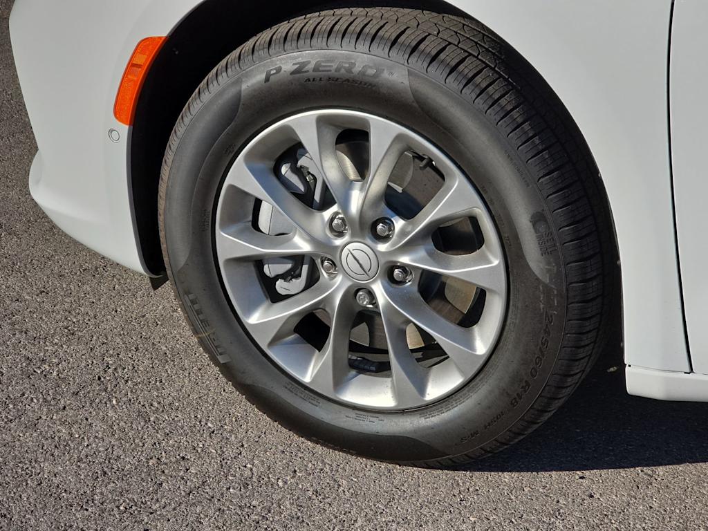 Thumbnail: 2026 Chrysler Pacifica - 8