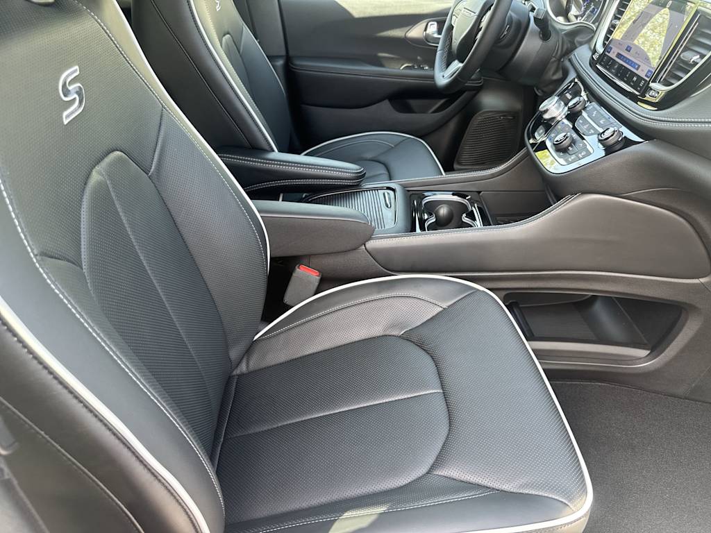 Thumbnail: 2027 Chrysler Pacifica - 22
