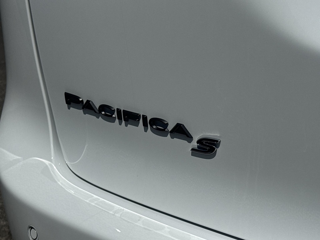 Thumbnail: 2027 Chrysler Pacifica - 7