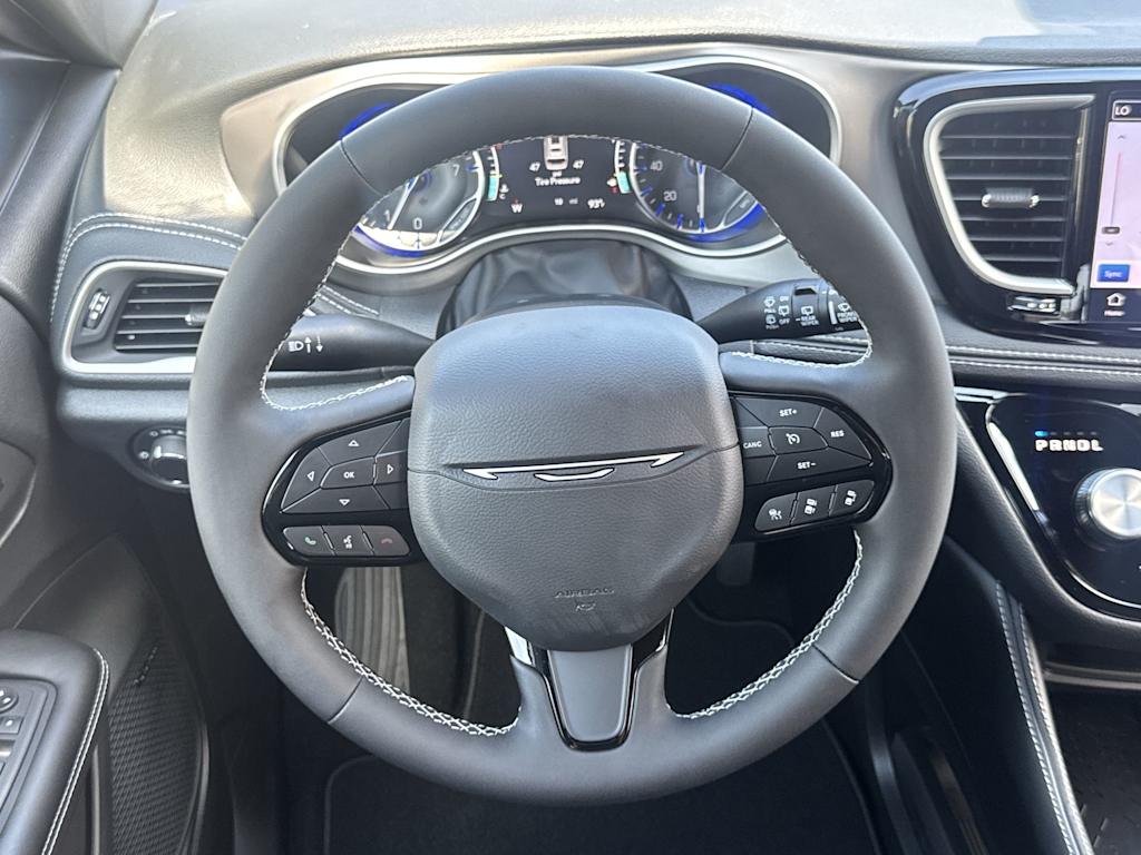 Thumbnail: 2027 Chrysler Pacifica - 13