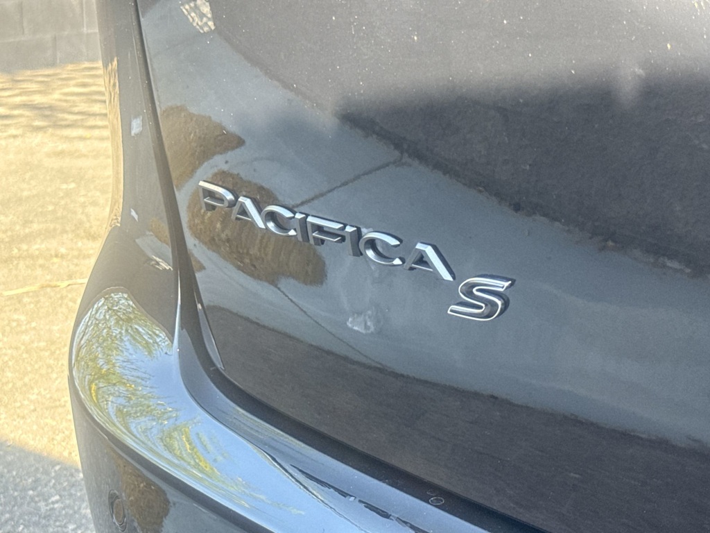 Thumbnail: 2027 Chrysler Pacifica - 7
